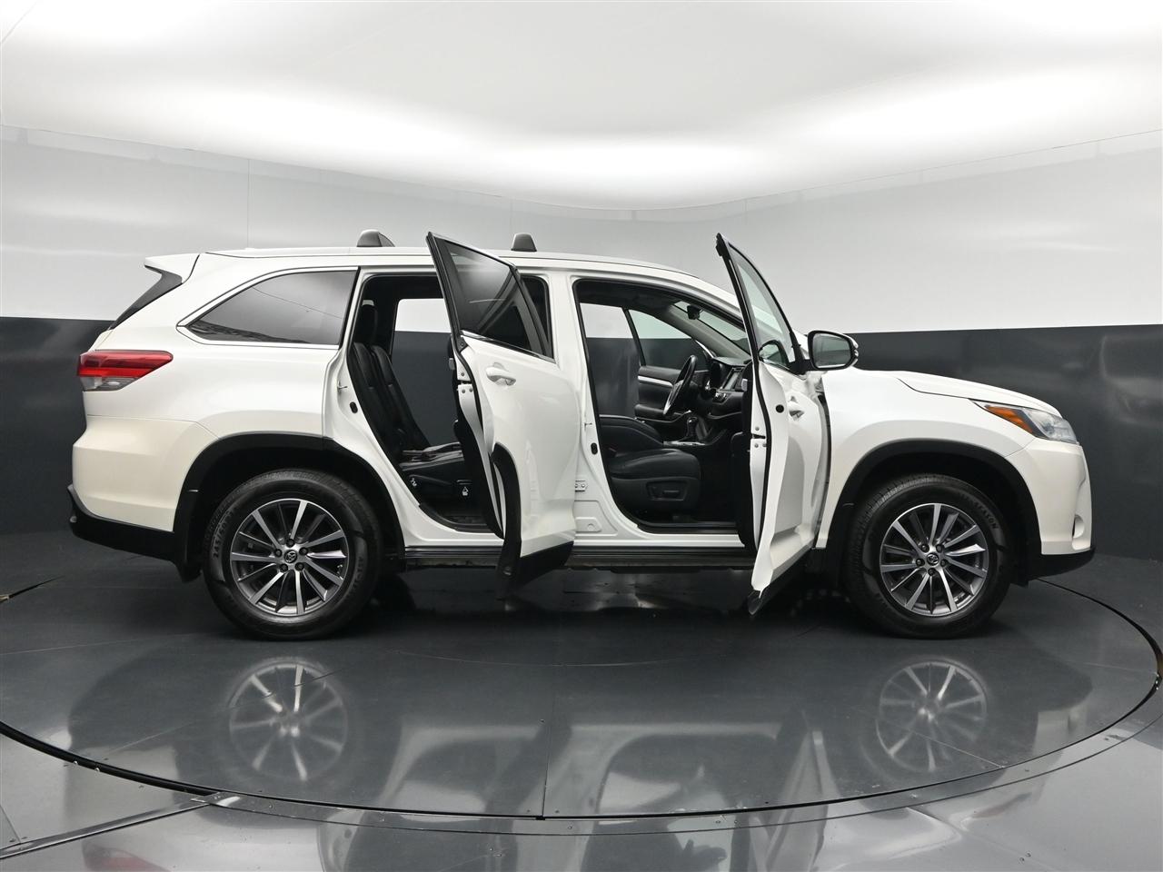 Toyota Highlander XLE AWD V6 2019