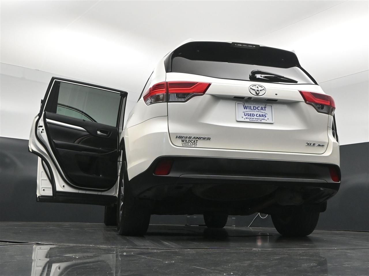 Toyota Highlander XLE AWD V6 2019