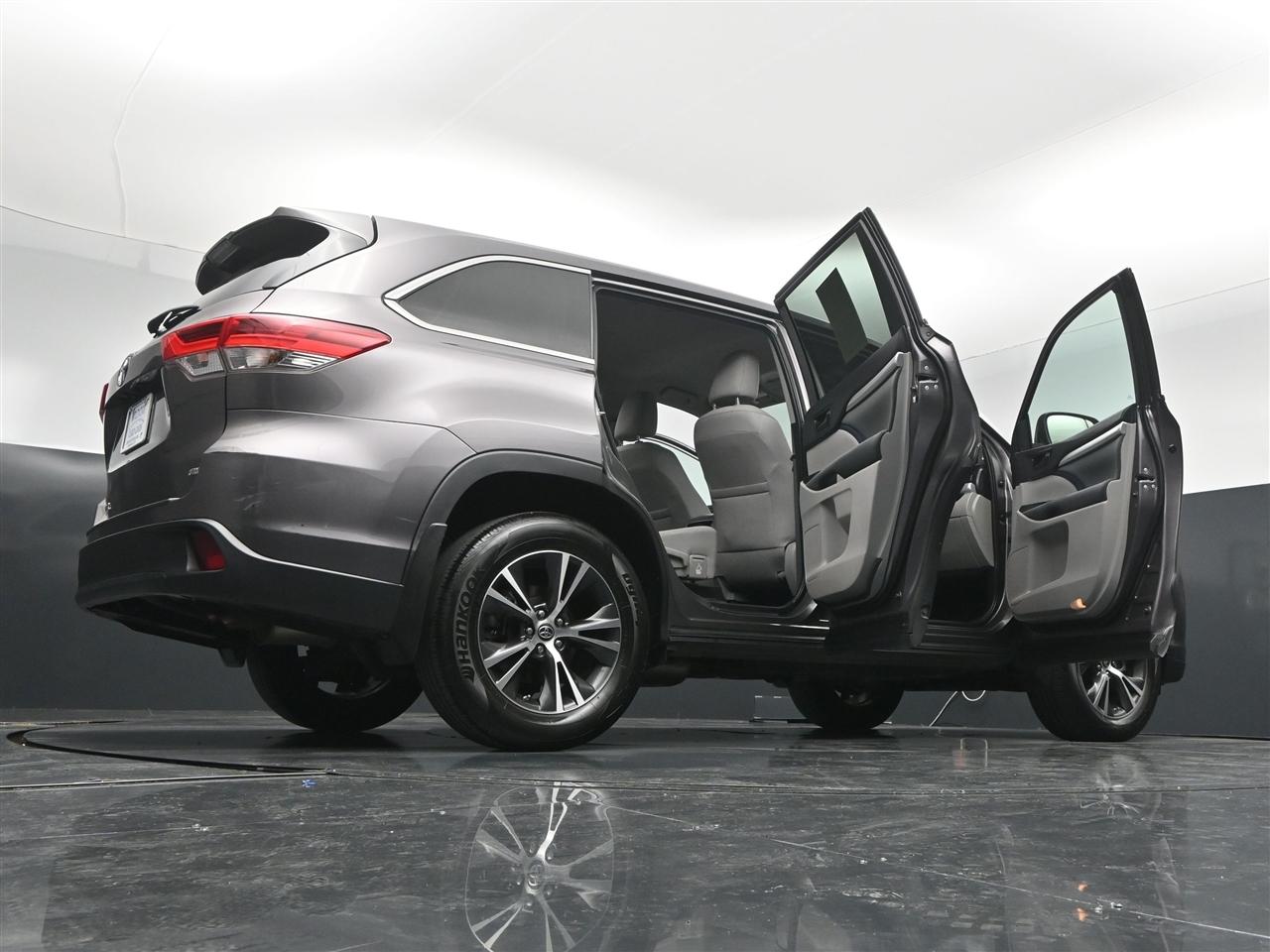 Toyota Highlander LE Plus AWD V6 2019