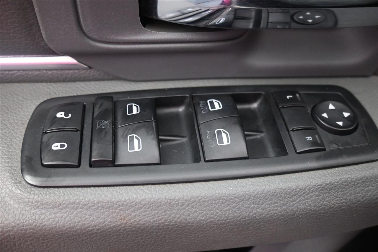 RAM 1500 SLT Crew Cab SWB 4WD 2013