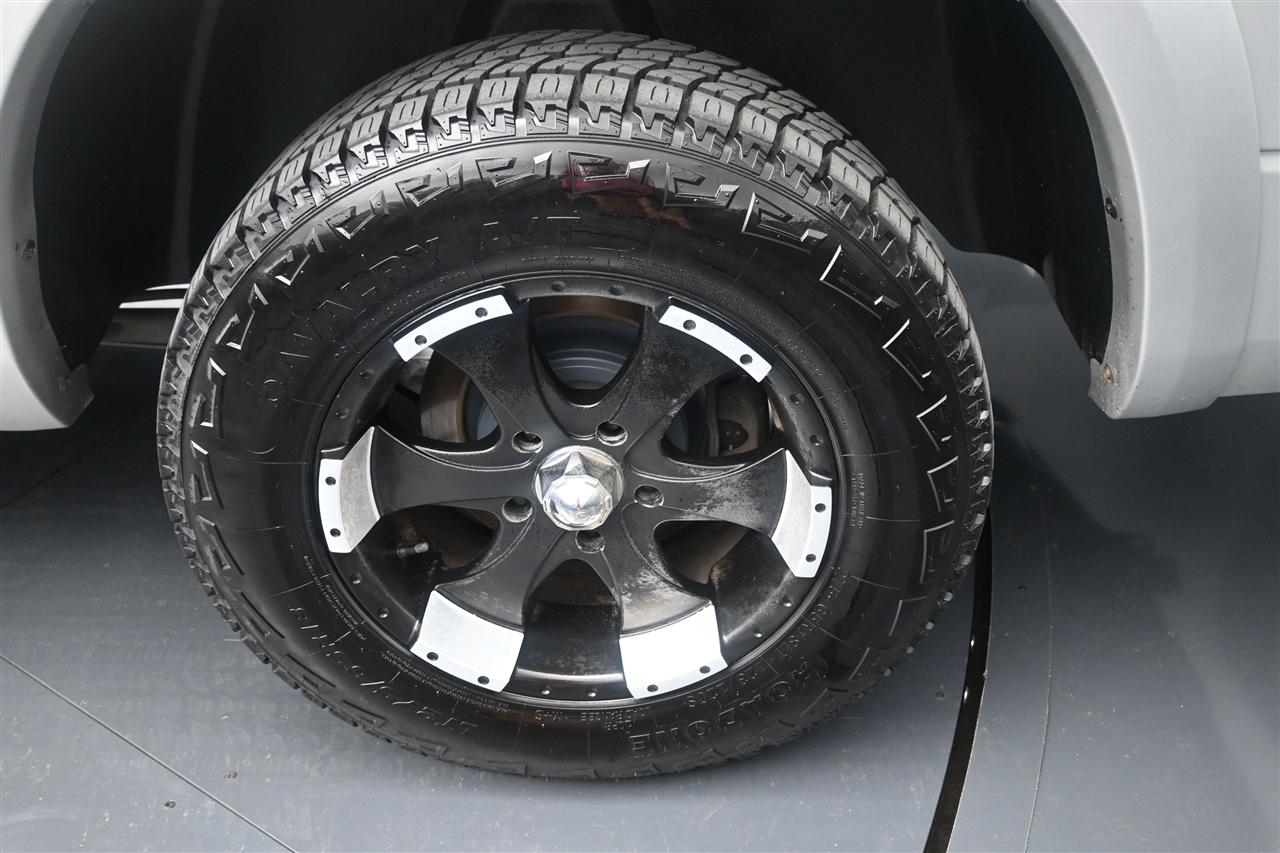 RAM 1500 SLT Crew Cab SWB 4WD 2013