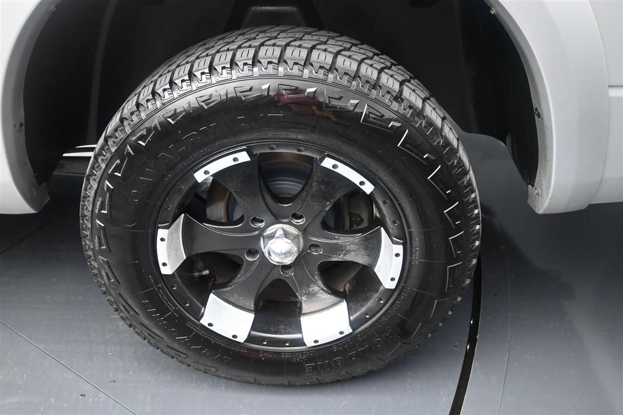 RAM 1500 SLT Crew Cab SWB 4WD 2013