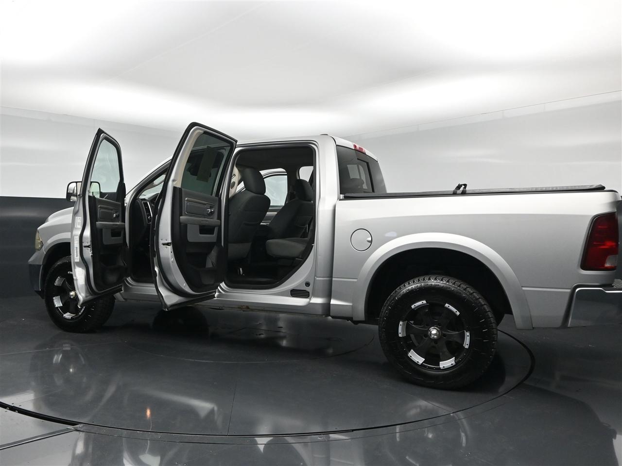 RAM 1500 SLT Crew Cab SWB 4WD 2013