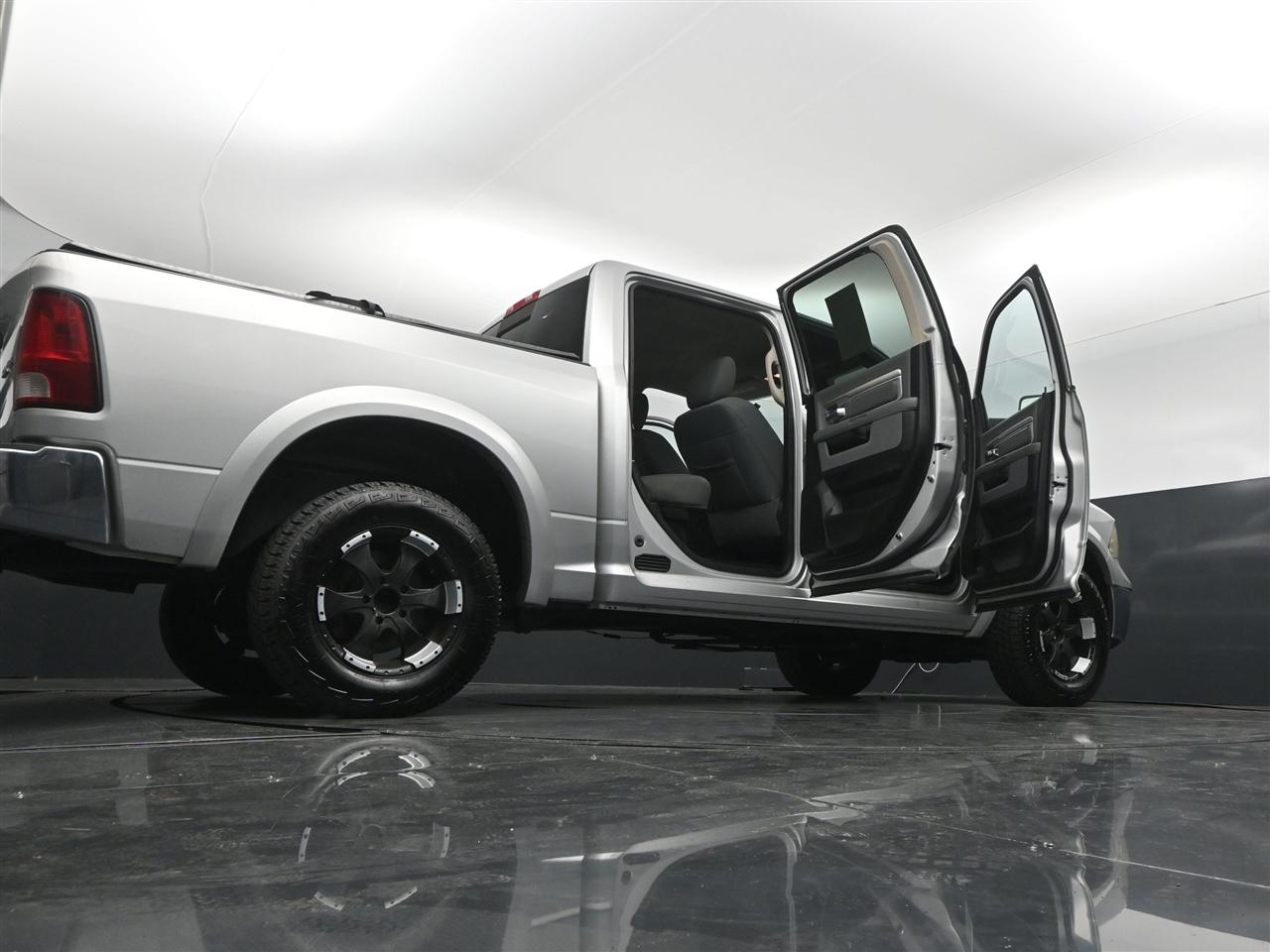 RAM 1500 SLT Crew Cab SWB 4WD 2013