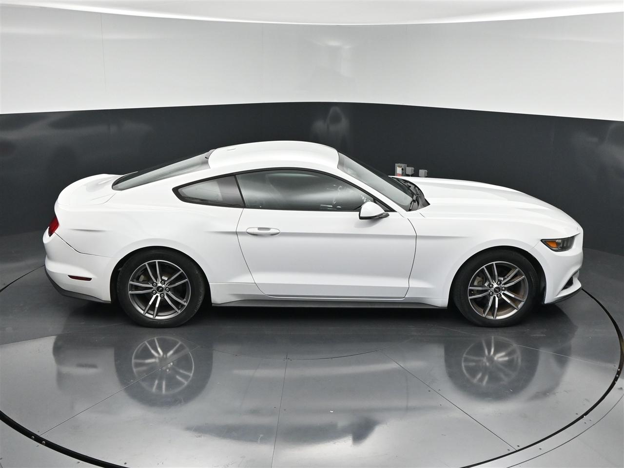 Ford Mustang EcoBoost Coupe 2016