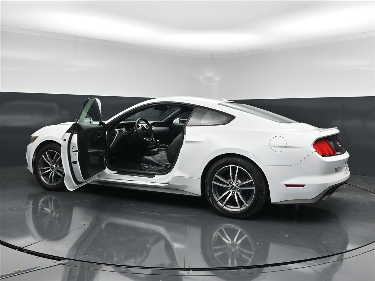 Ford Mustang EcoBoost Coupe 2016