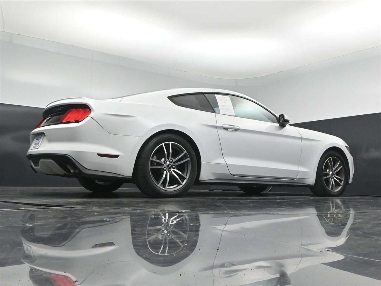 Ford Mustang EcoBoost Coupe 2016