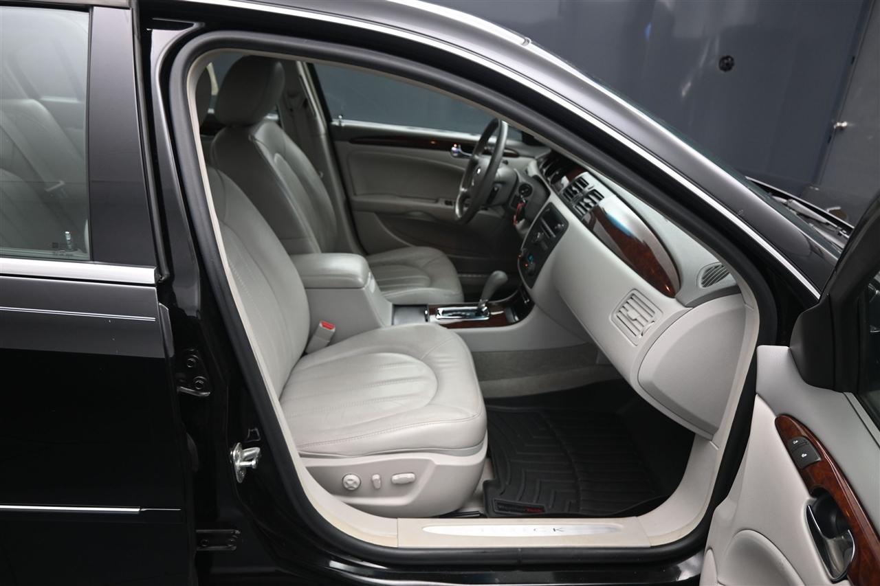 Buick Lucerne CXL 2011