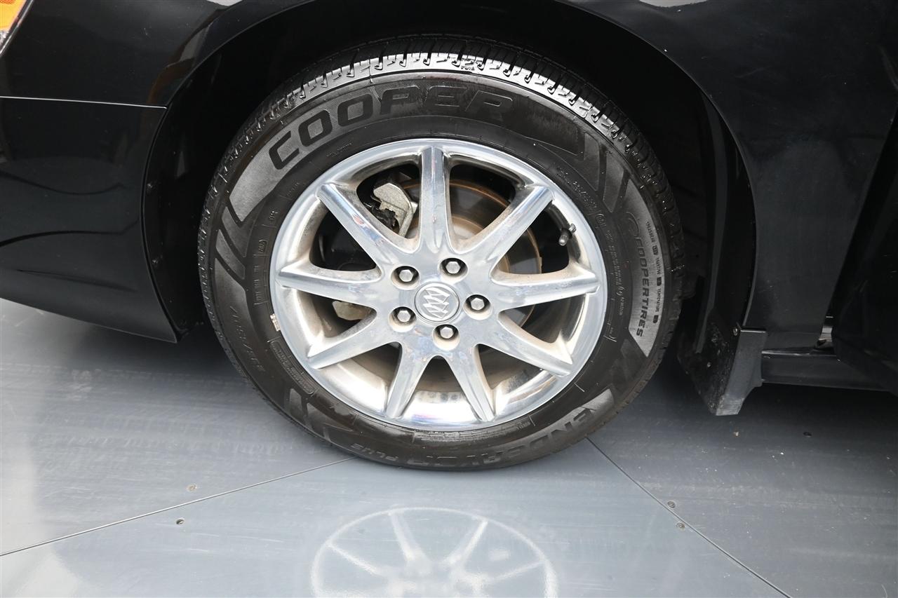 Buick Lucerne CXL 2011