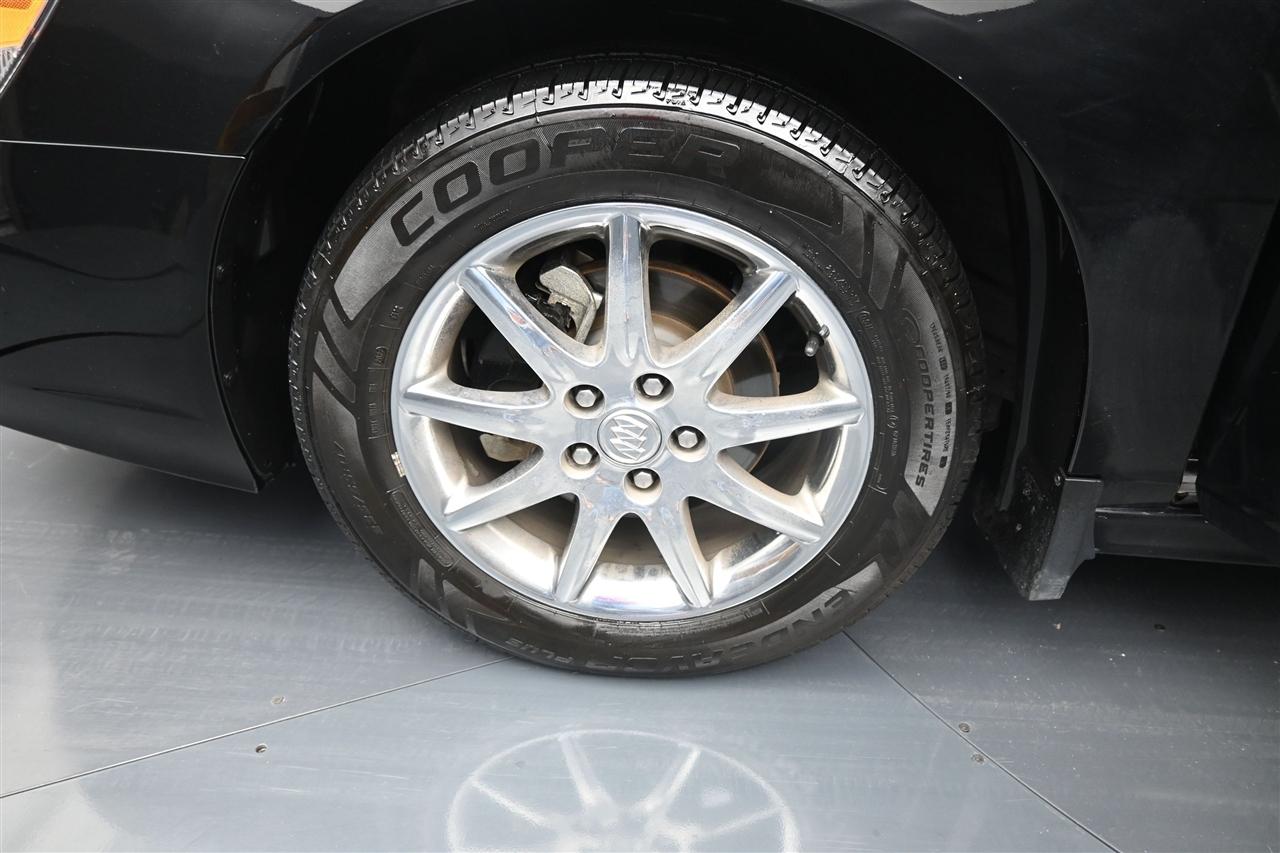 Buick Lucerne CXL 2011
