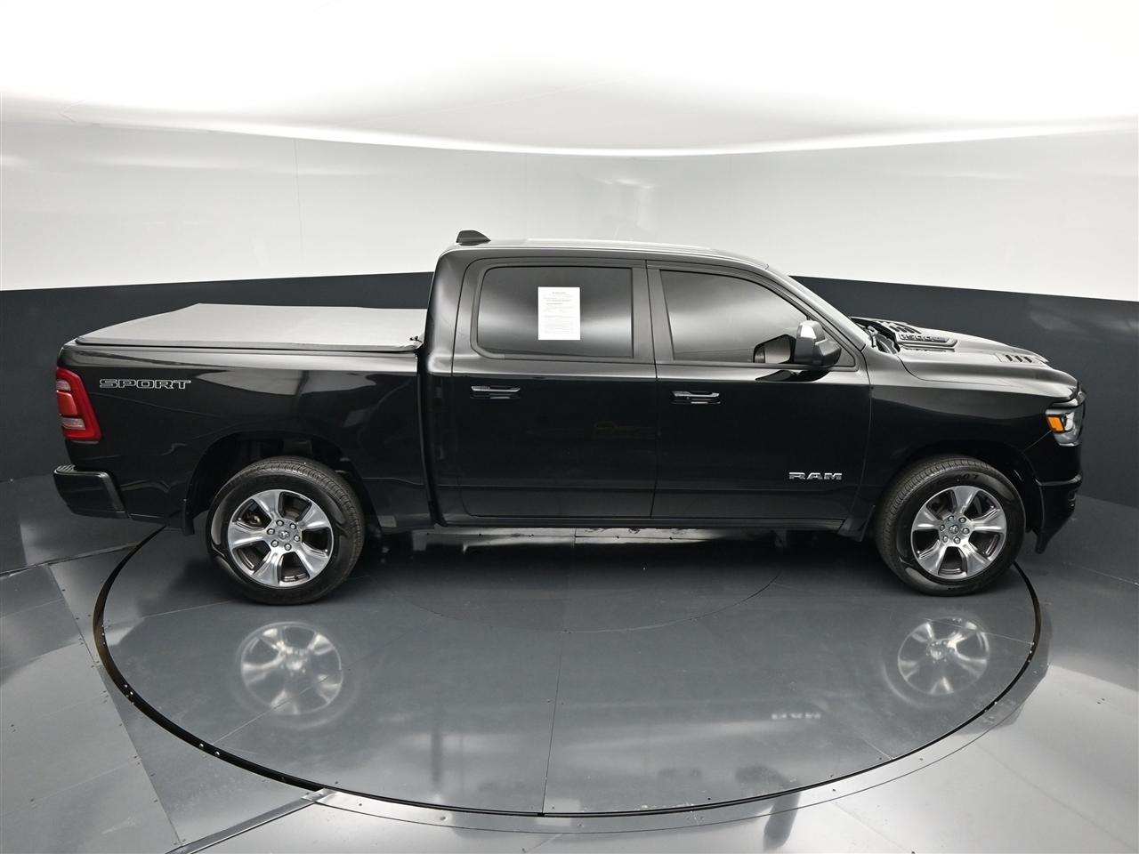 RAM 1500 Laramie Crew Cab SWB 4WD 2023