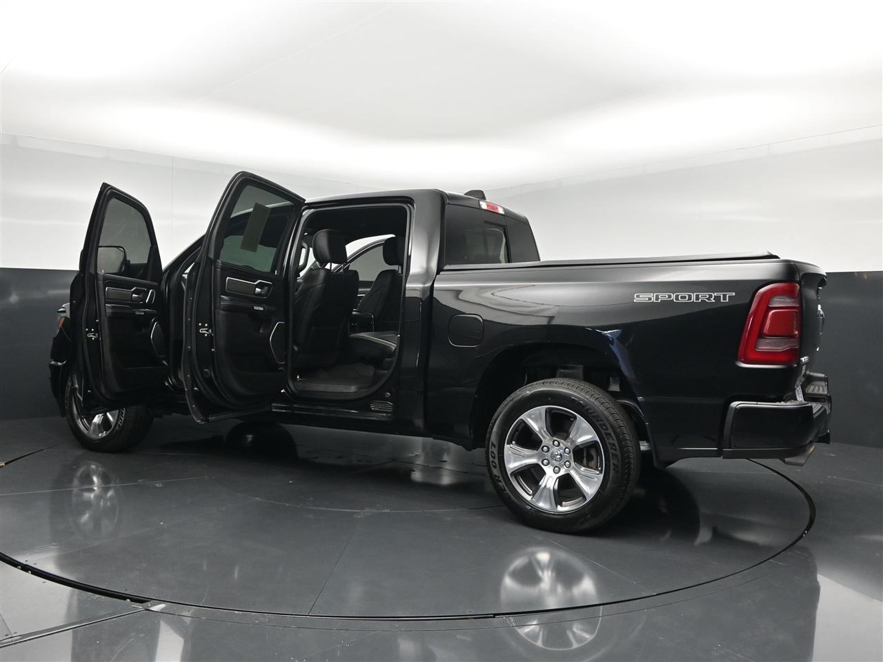 RAM 1500 Laramie Crew Cab SWB 4WD 2023
