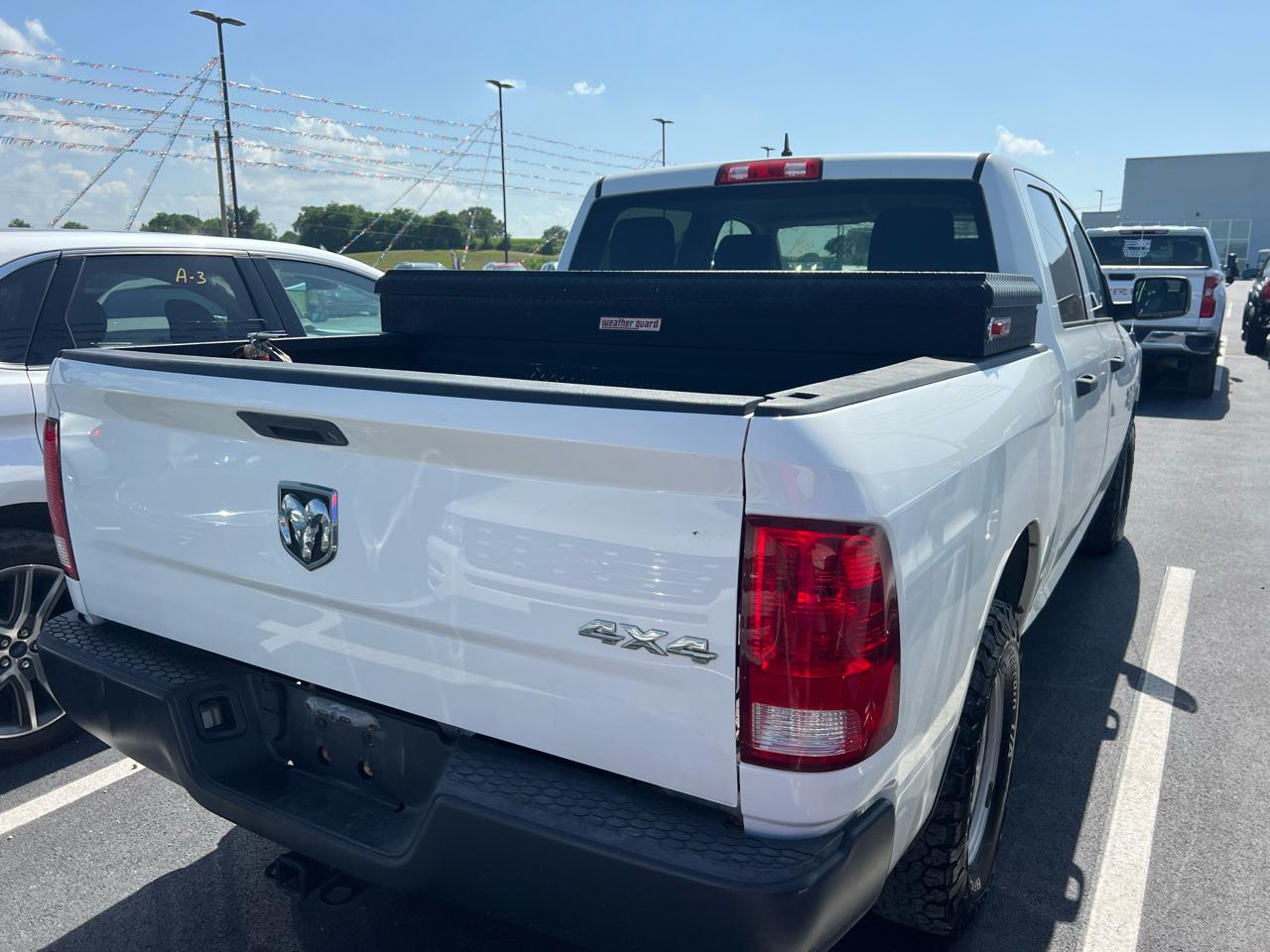 RAM 1500 Tradesman Crew Cab SWB 4WD 2016
