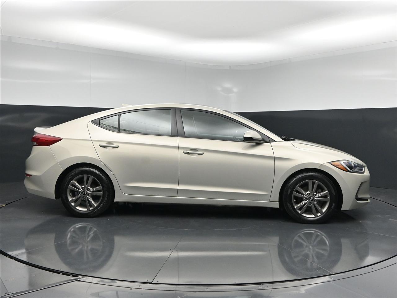 Hyundai Elantra Value Edition 6A 2017