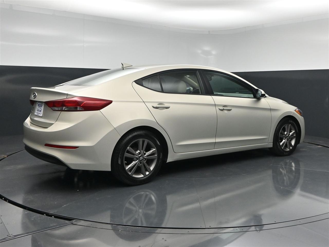 Hyundai Elantra Value Edition 6A 2017