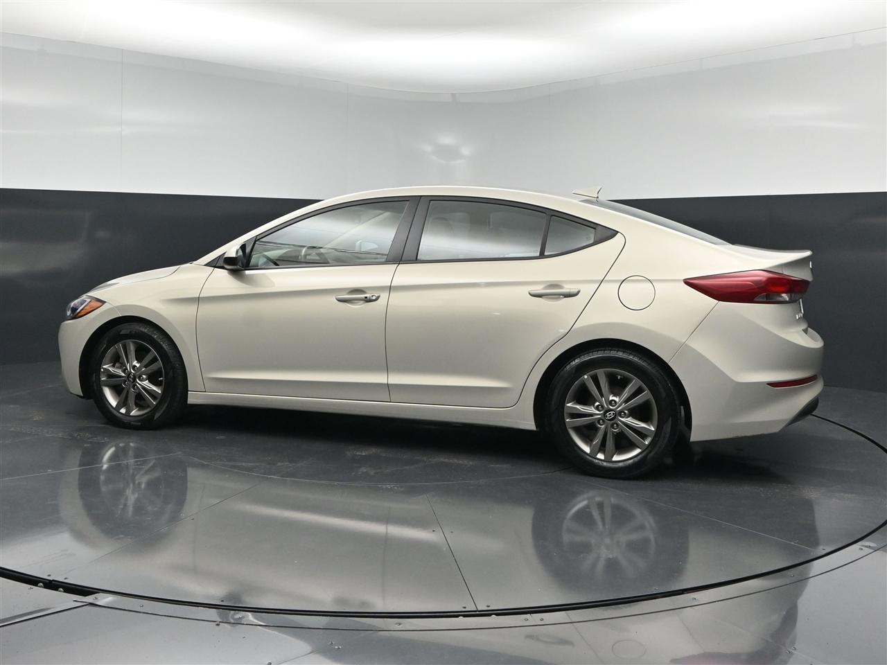 Hyundai Elantra Value Edition 6A 2017