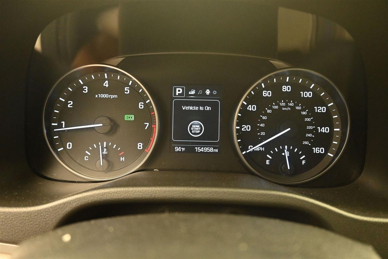 Hyundai Elantra Value Edition 6A 2017