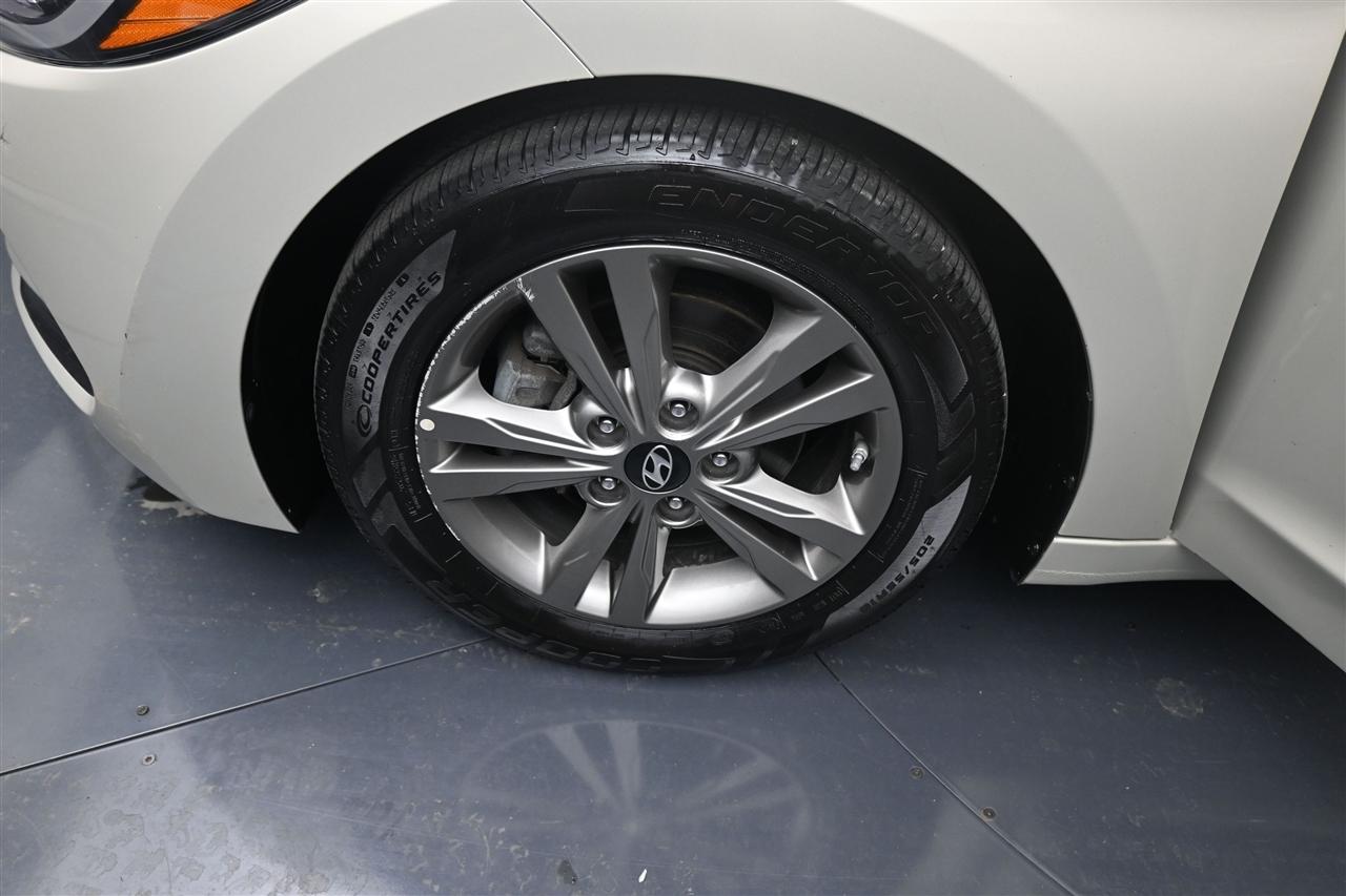 Hyundai Elantra Value Edition 6A 2017