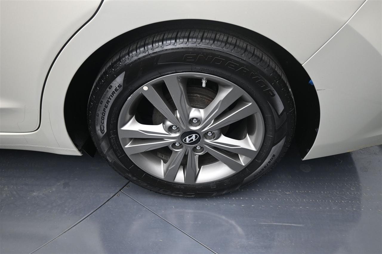 Hyundai Elantra Value Edition 6A 2017