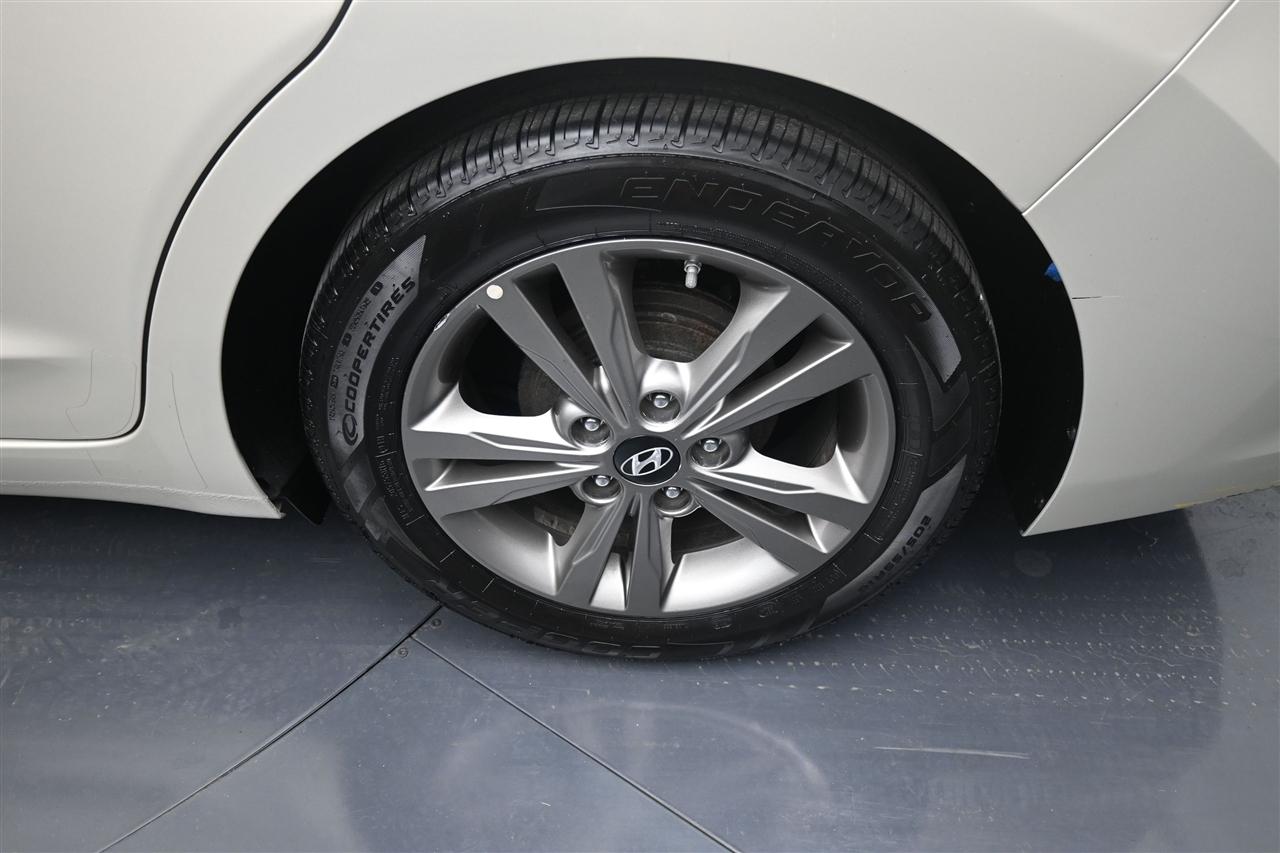 Hyundai Elantra Value Edition 6A 2017