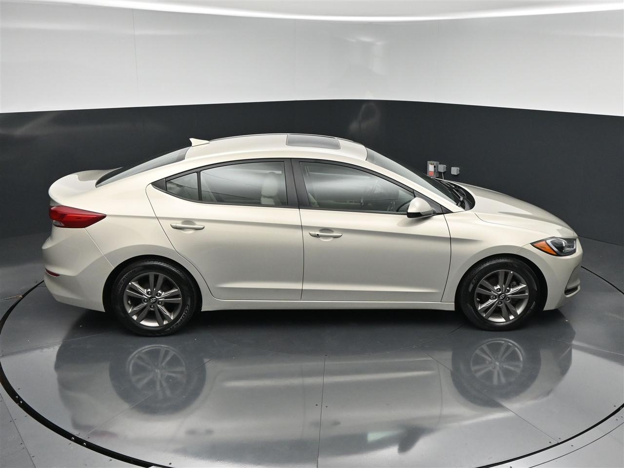Hyundai Elantra Value Edition 6A 2017