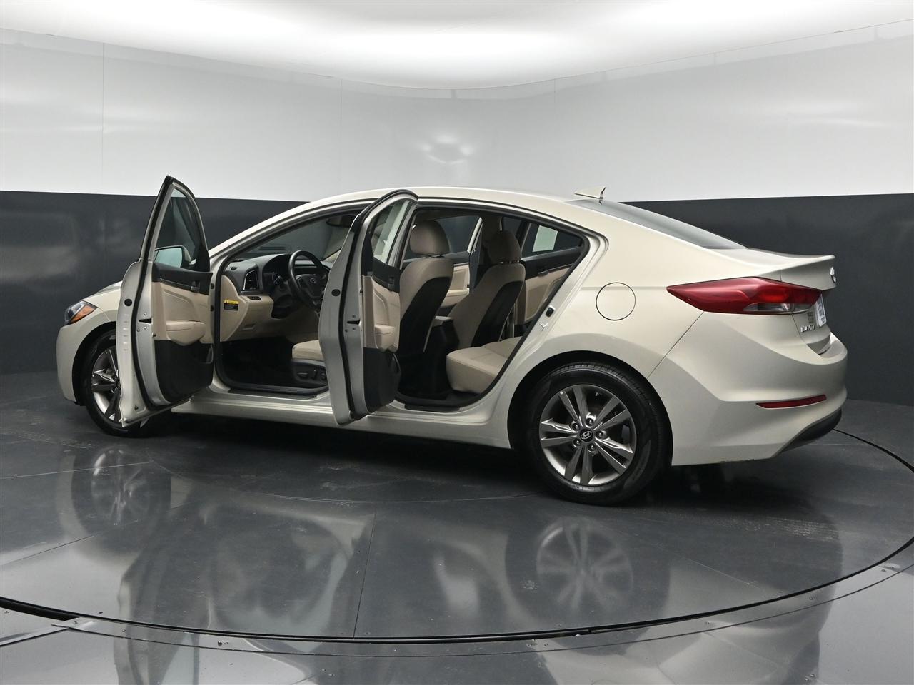 Hyundai Elantra Value Edition 6A 2017