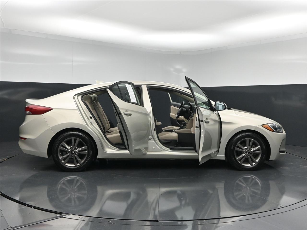 Hyundai Elantra Value Edition 6A 2017