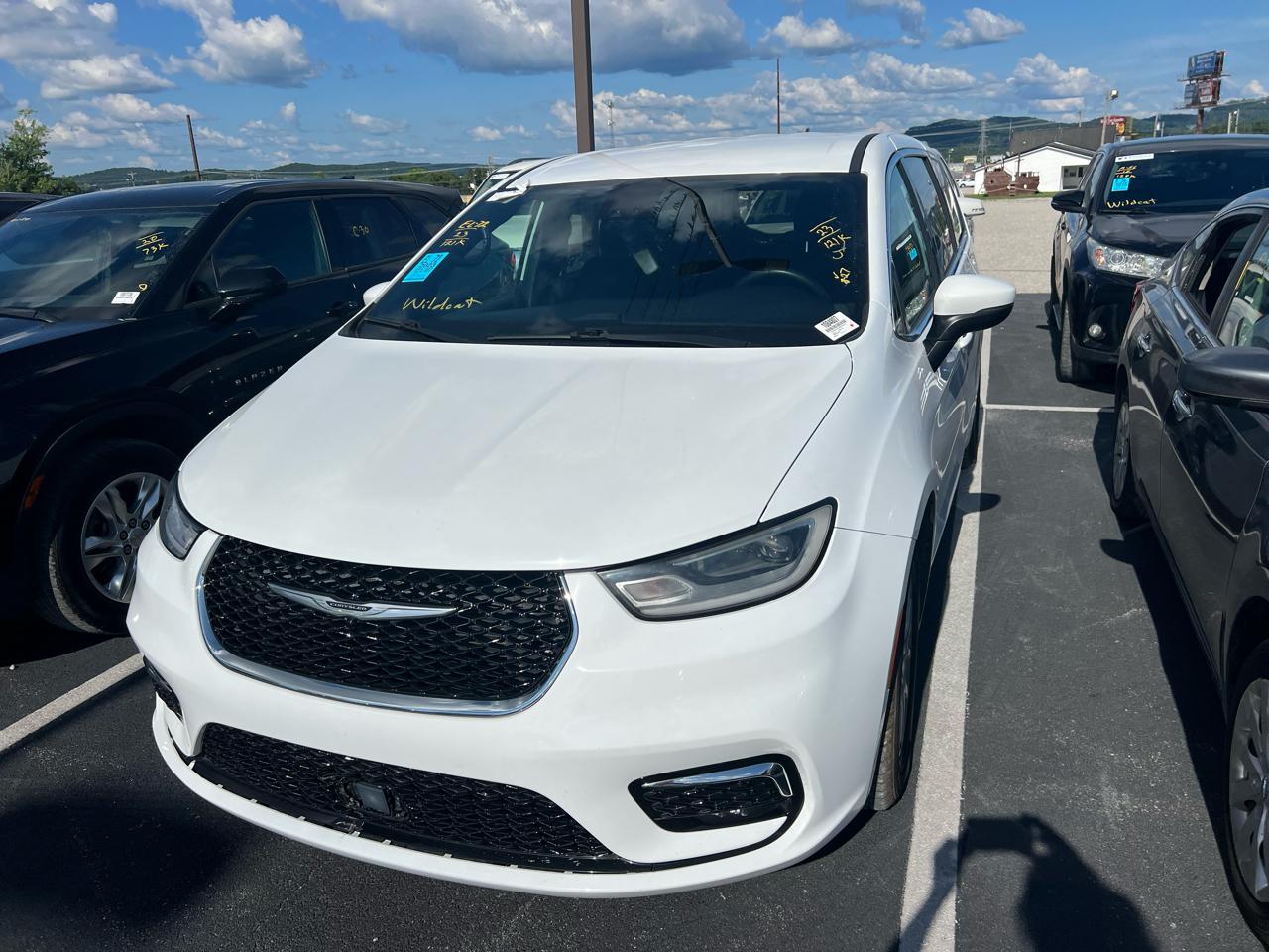 Chrysler Pacifica Touring 2023