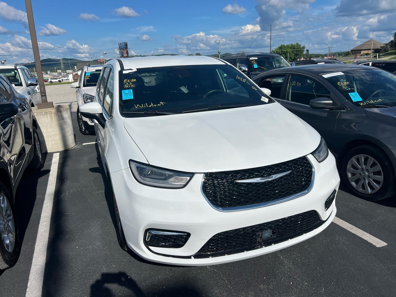 Chrysler Pacifica Touring 2023