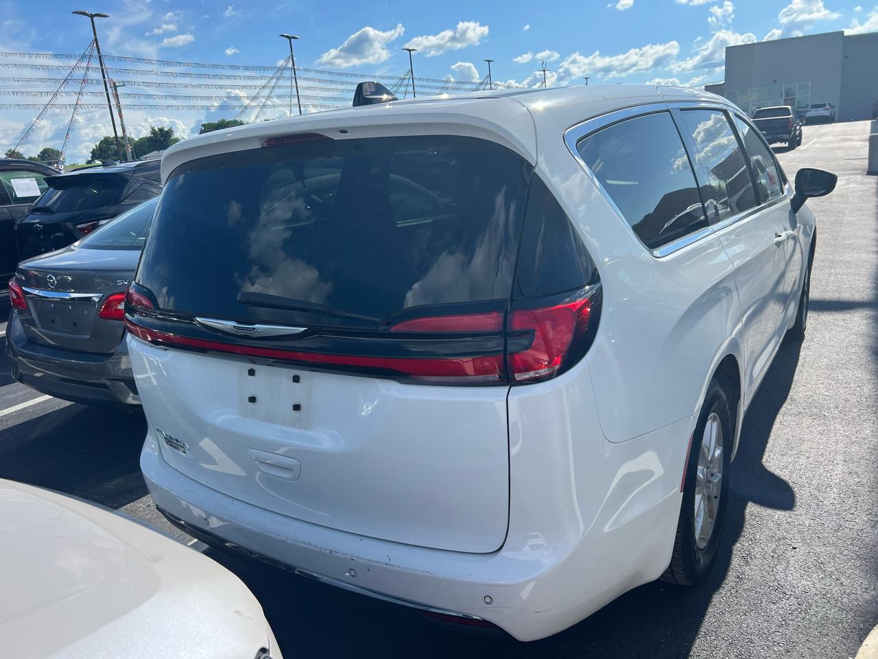 Chrysler Pacifica Touring 2023