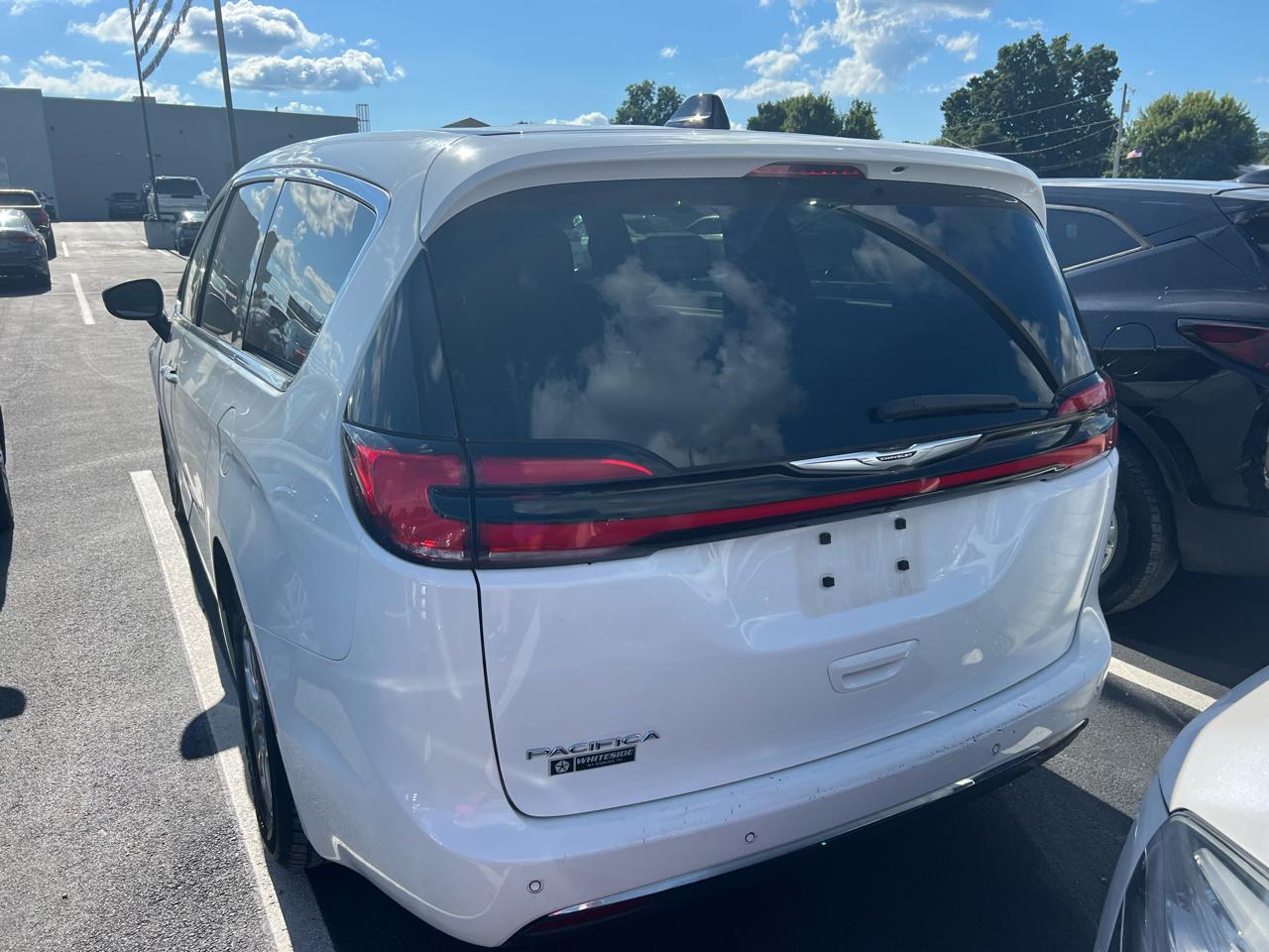 Chrysler Pacifica Touring 2023