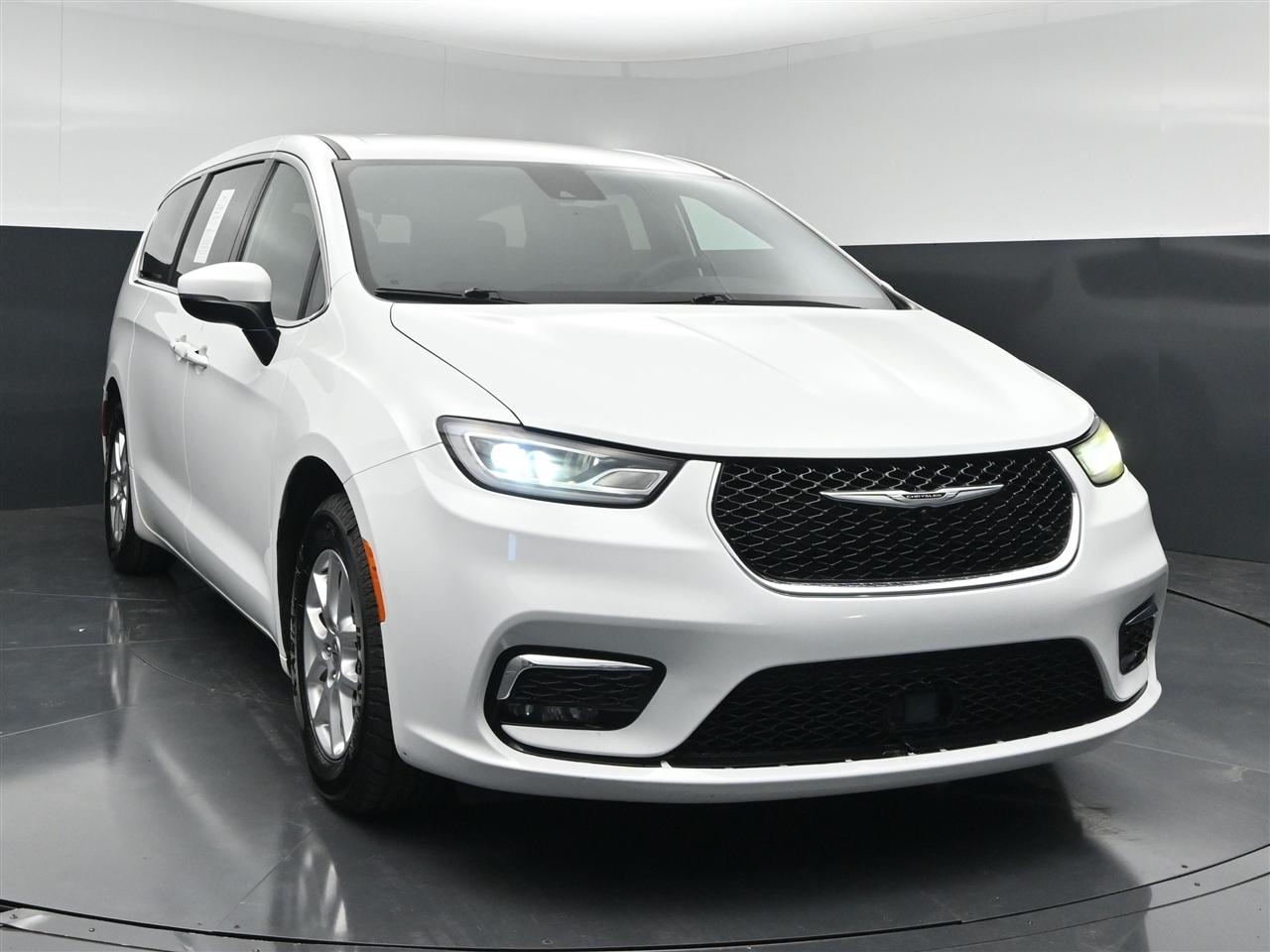 Chrysler Pacifica Touring 2023