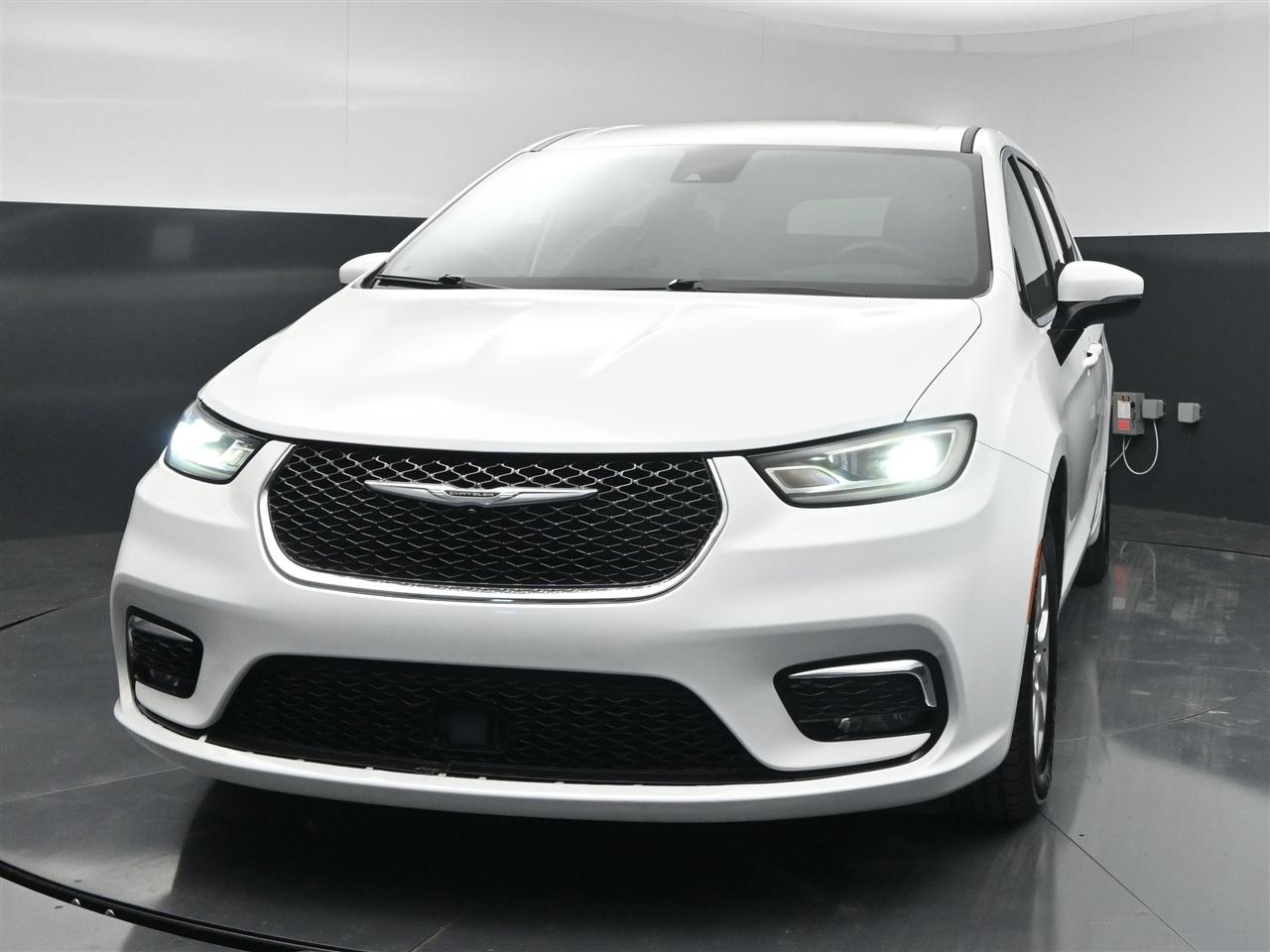Chrysler Pacifica Touring 2023