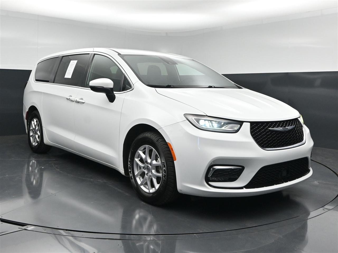 Chrysler Pacifica Touring 2023