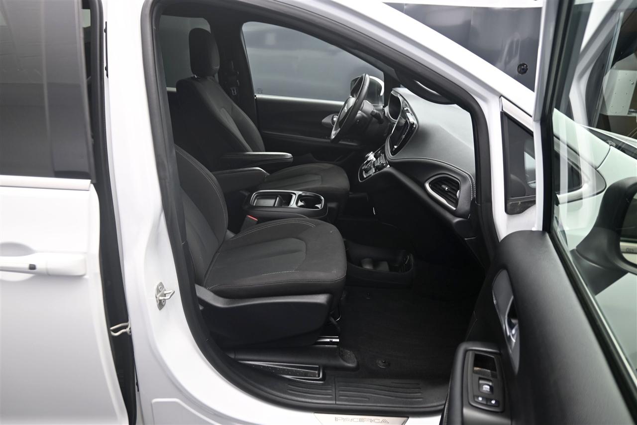 Chrysler Pacifica Touring 2023