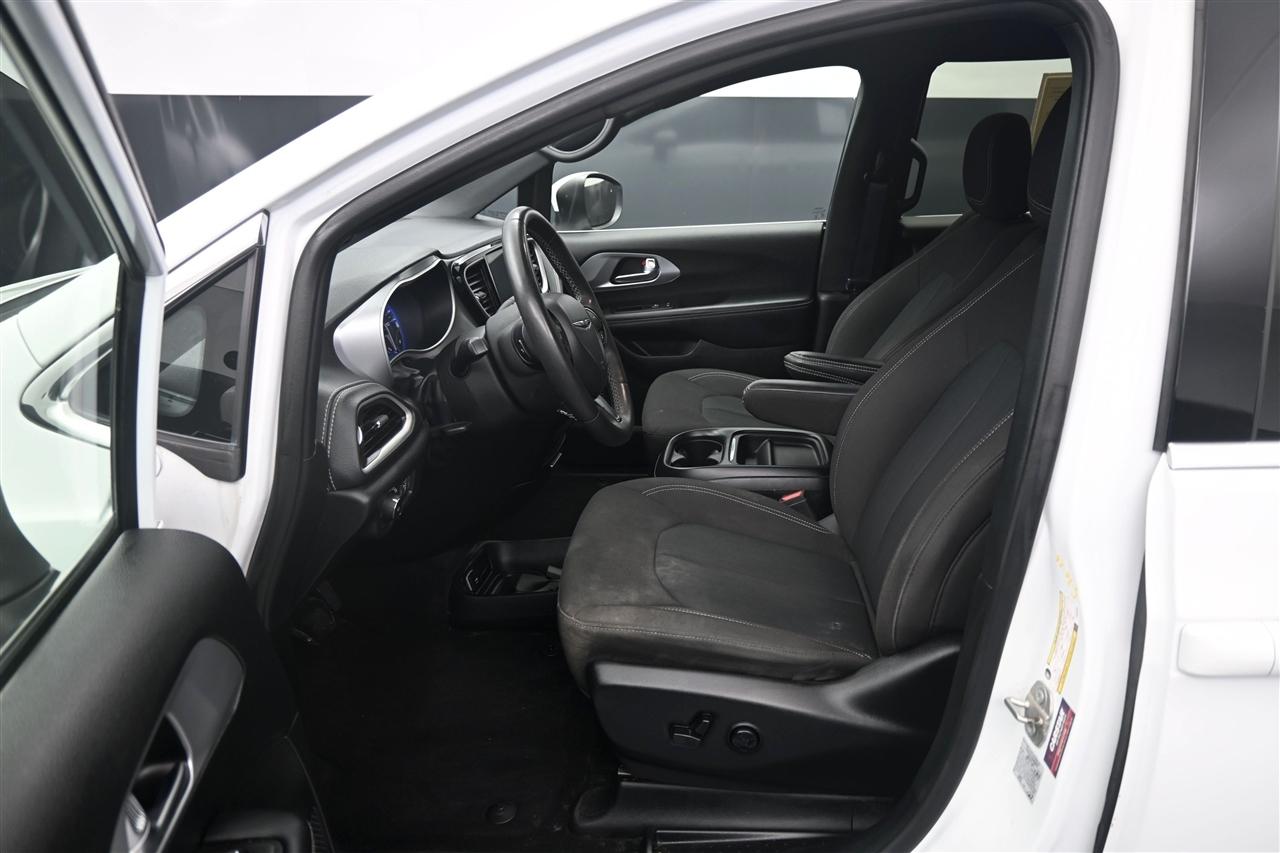Chrysler Pacifica Touring 2023