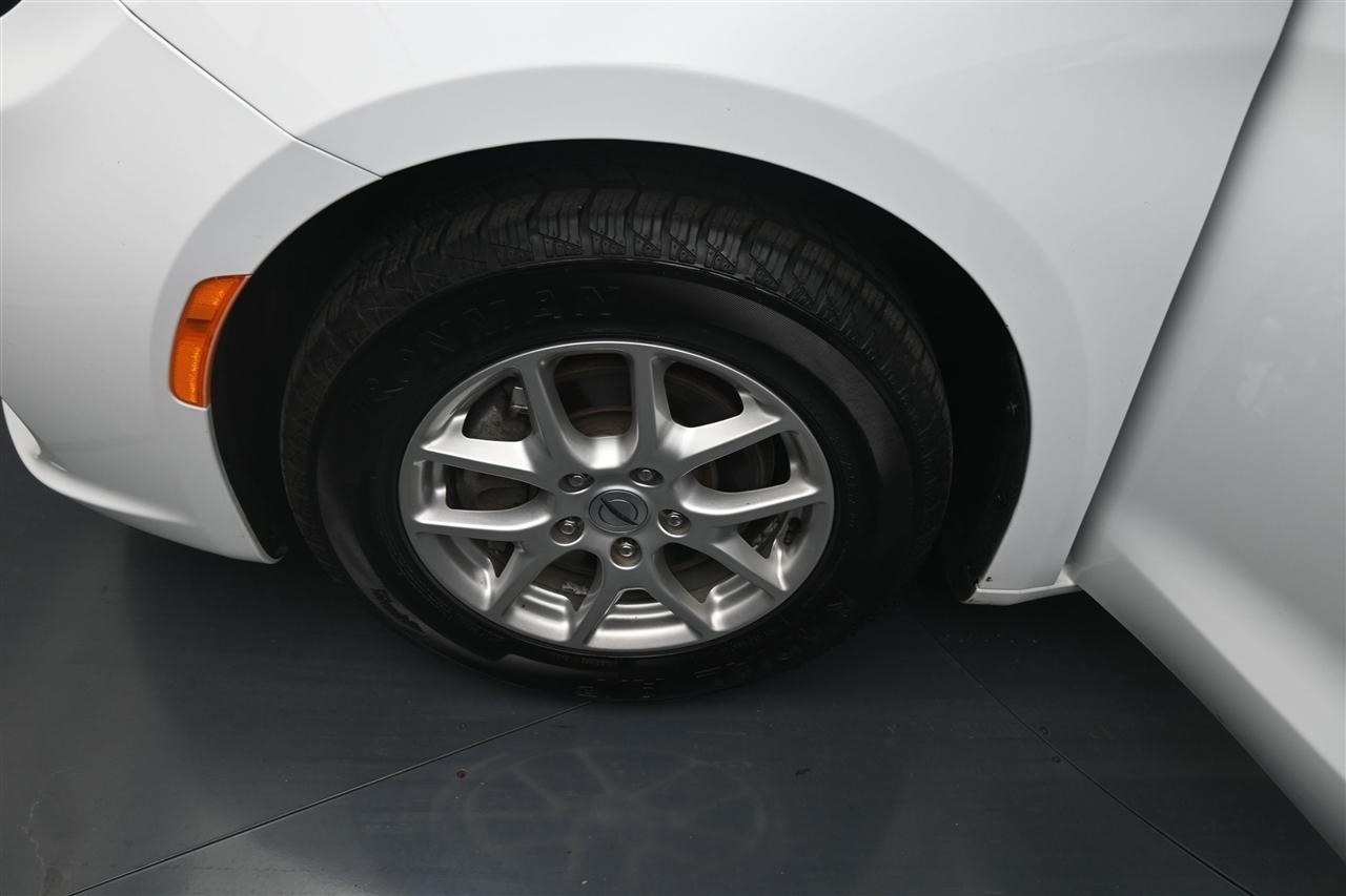 Chrysler Pacifica Touring 2023