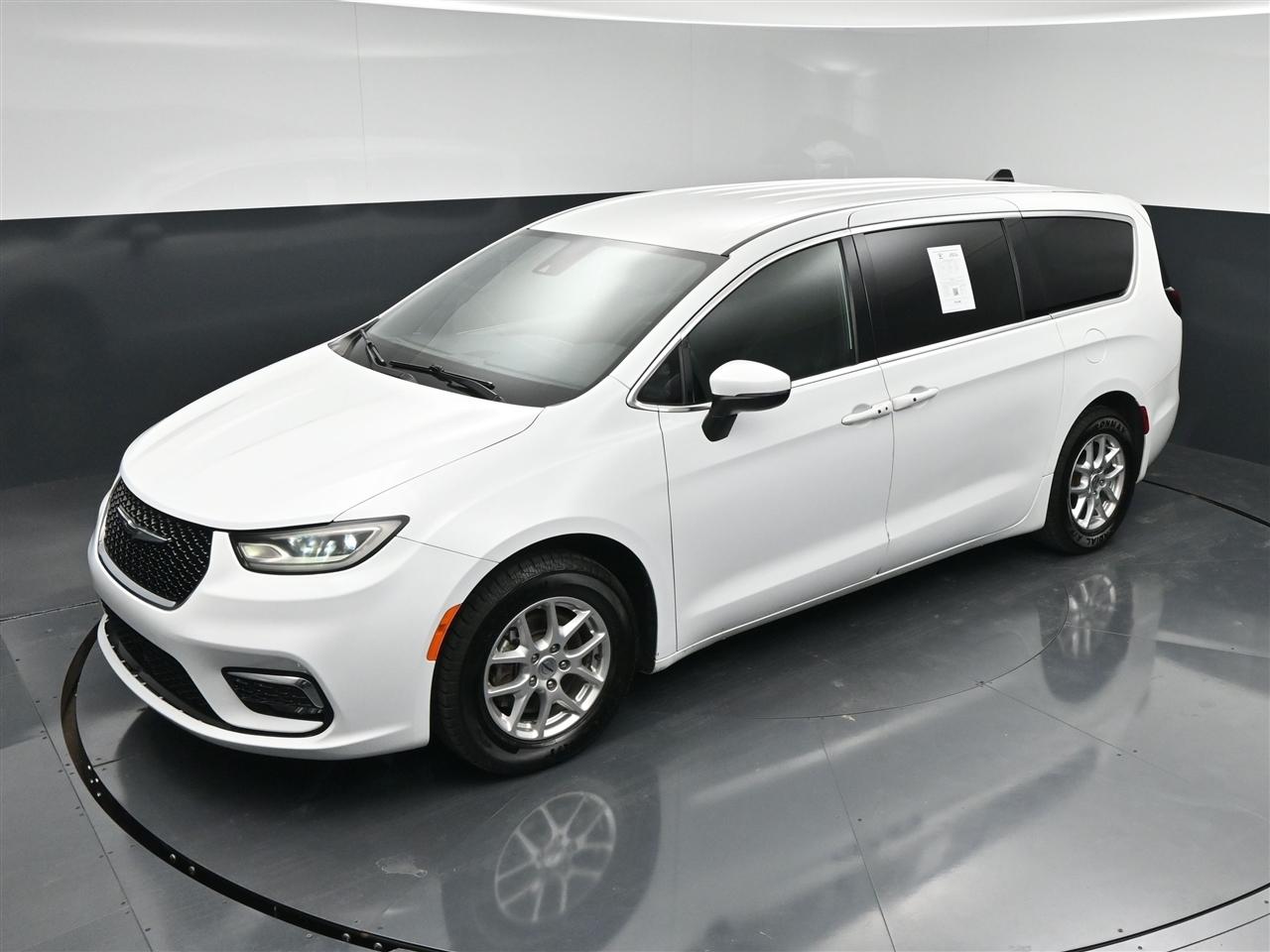 Chrysler Pacifica Touring 2023