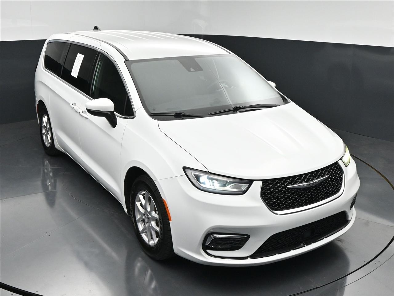 Chrysler Pacifica Touring 2023