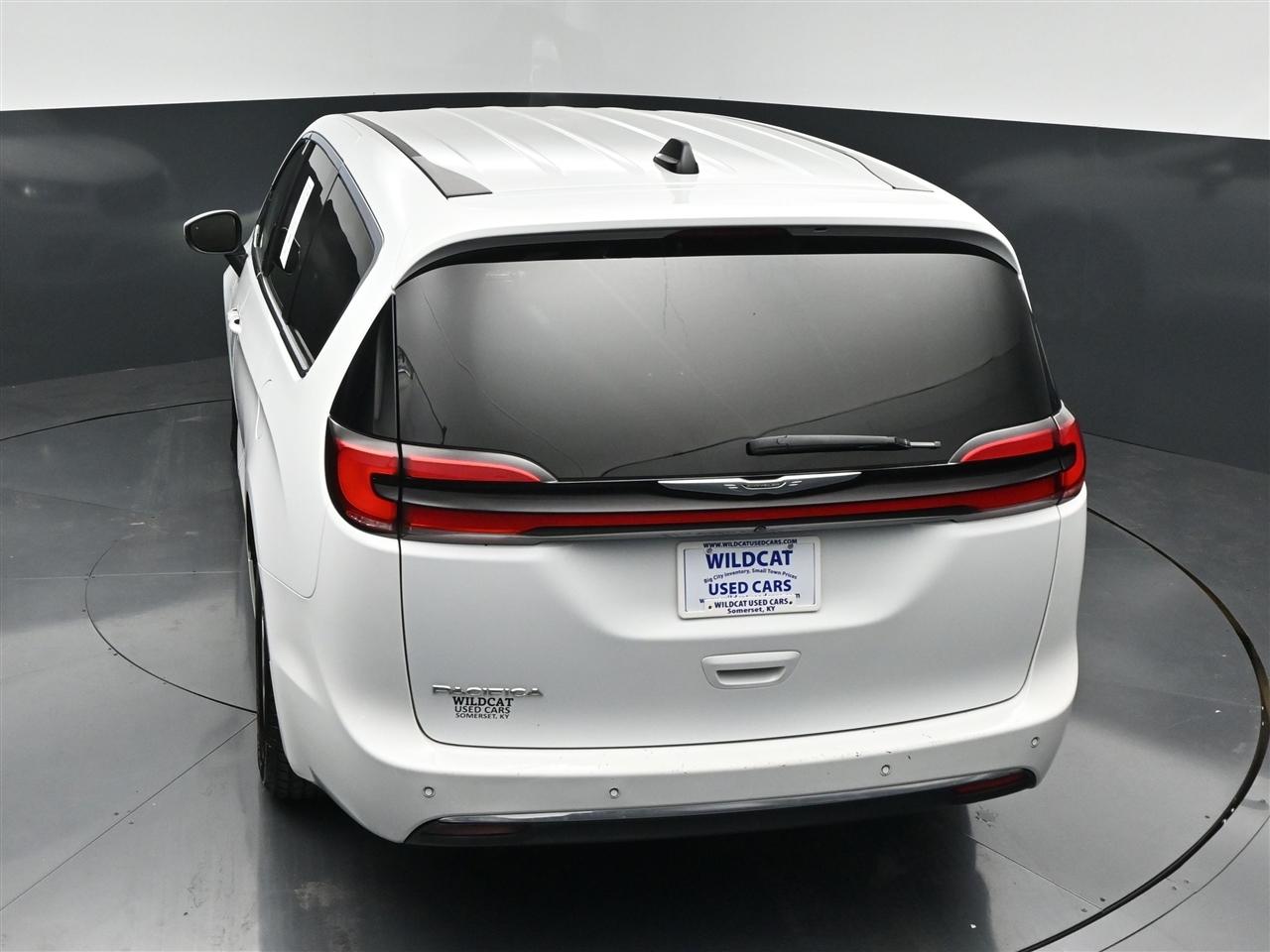 Chrysler Pacifica Touring 2023