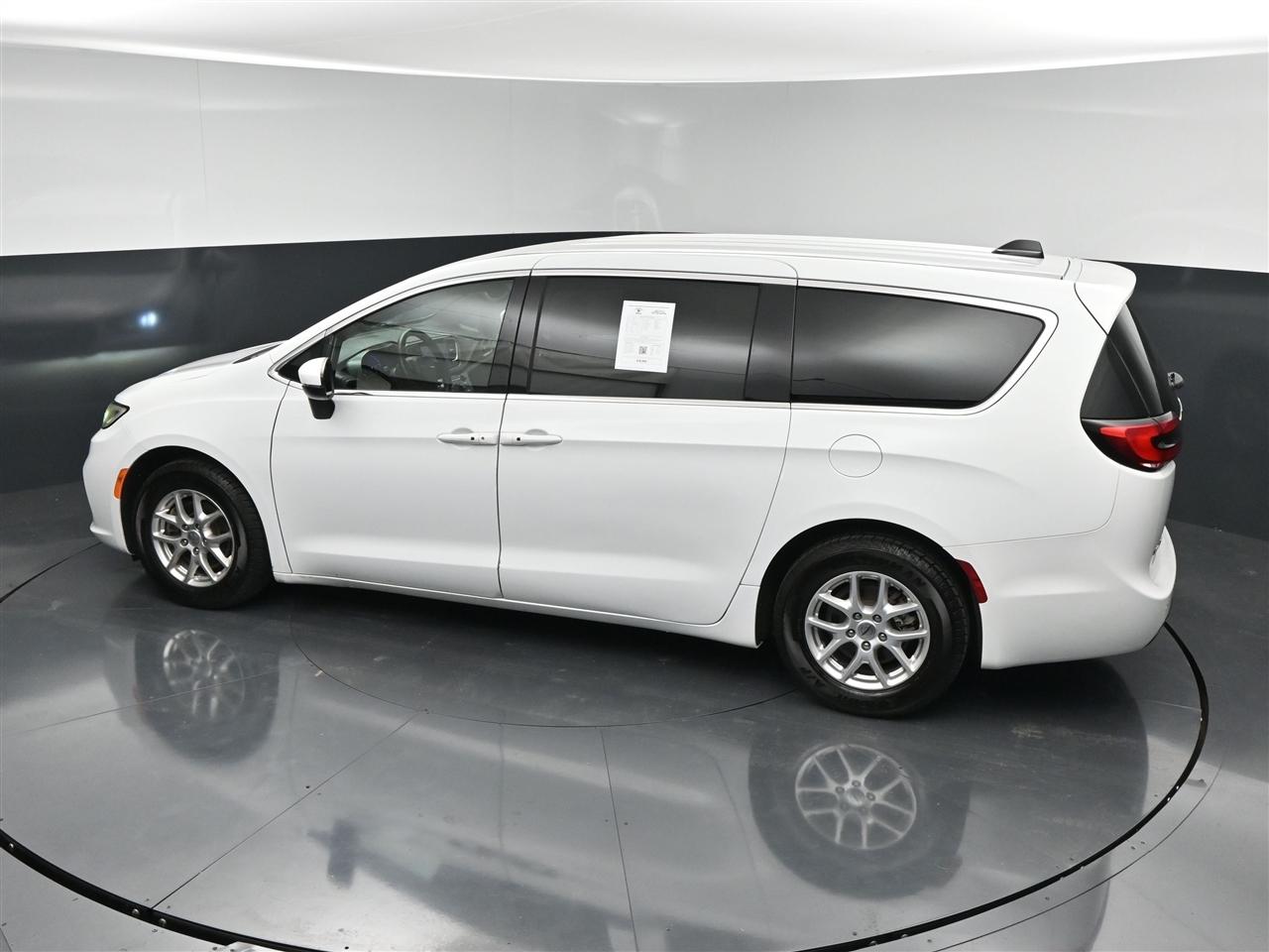 Chrysler Pacifica Touring 2023