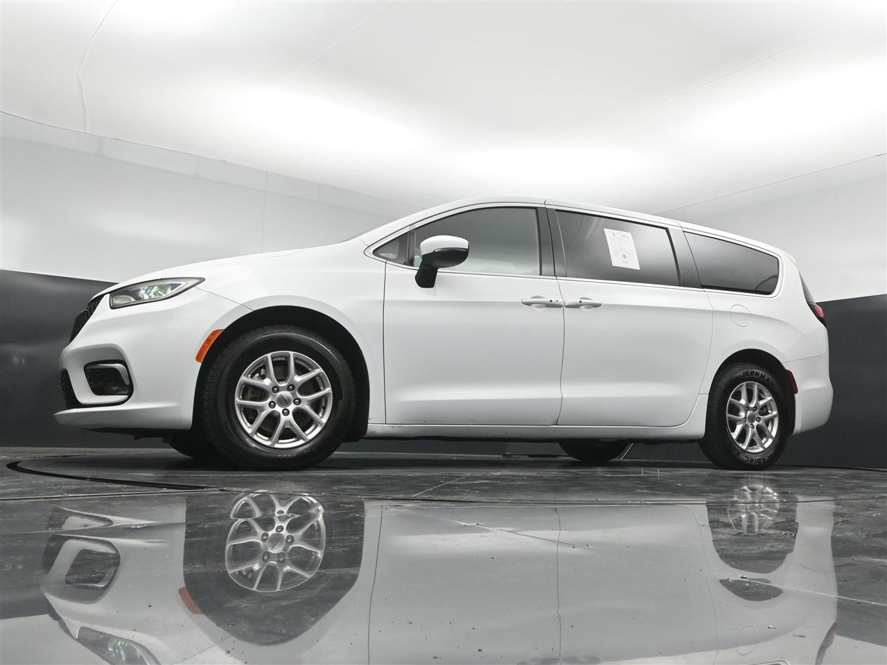 Chrysler Pacifica Touring 2023