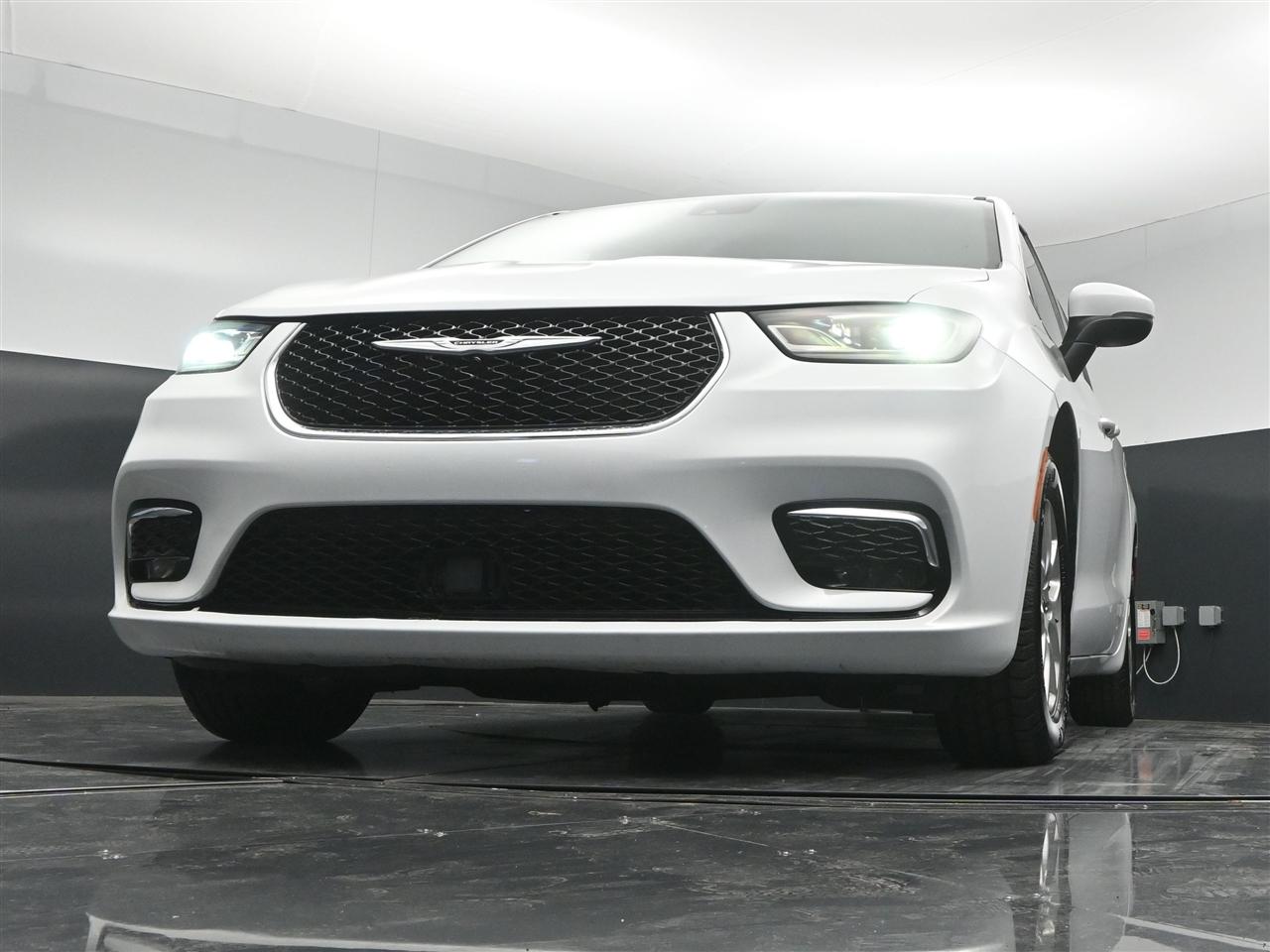 Chrysler Pacifica Touring 2023