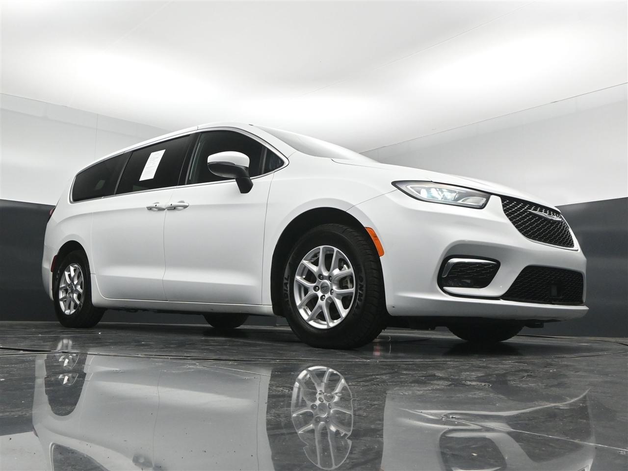 Chrysler Pacifica Touring 2023