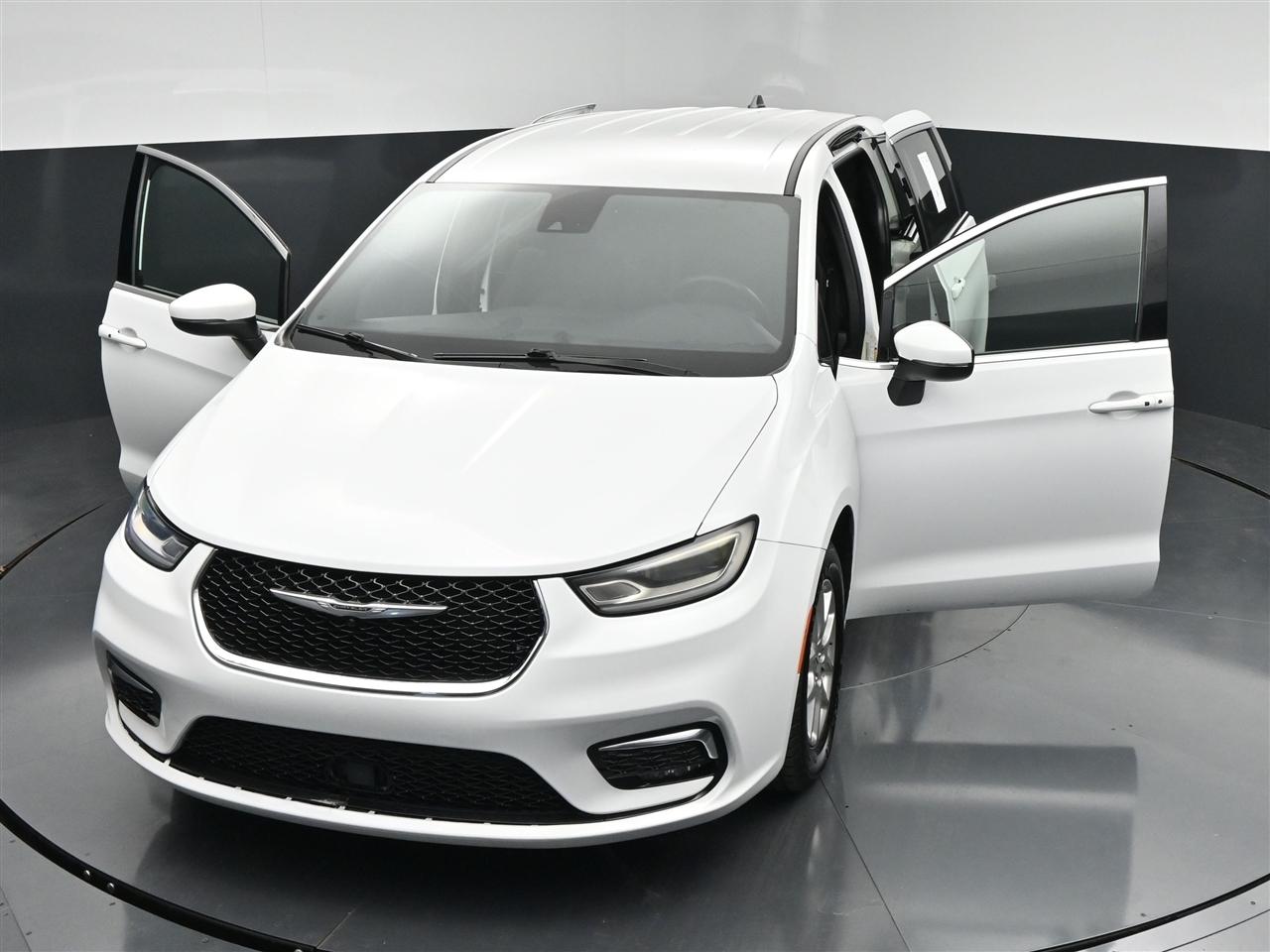 Chrysler Pacifica Touring 2023