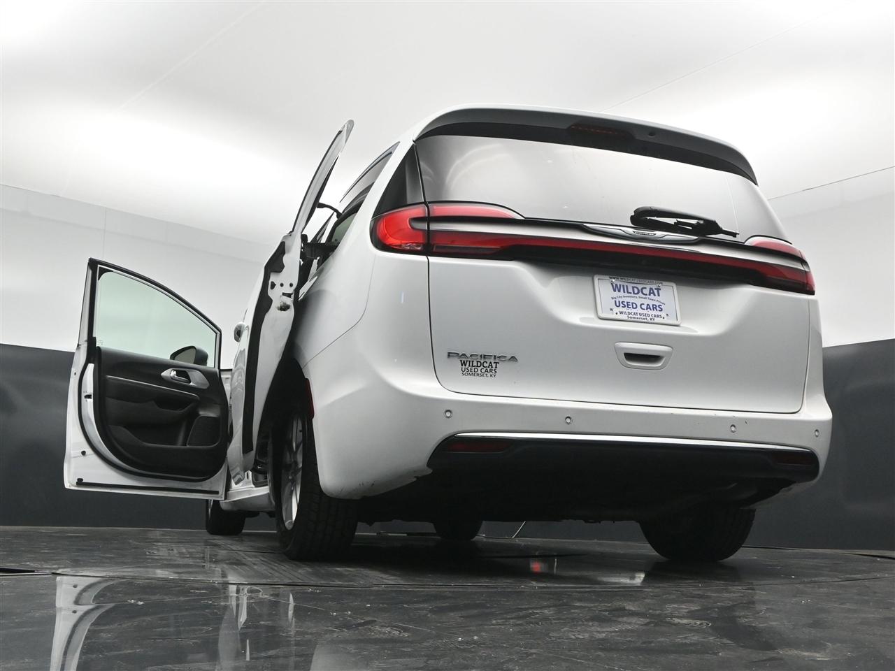 Chrysler Pacifica Touring 2023
