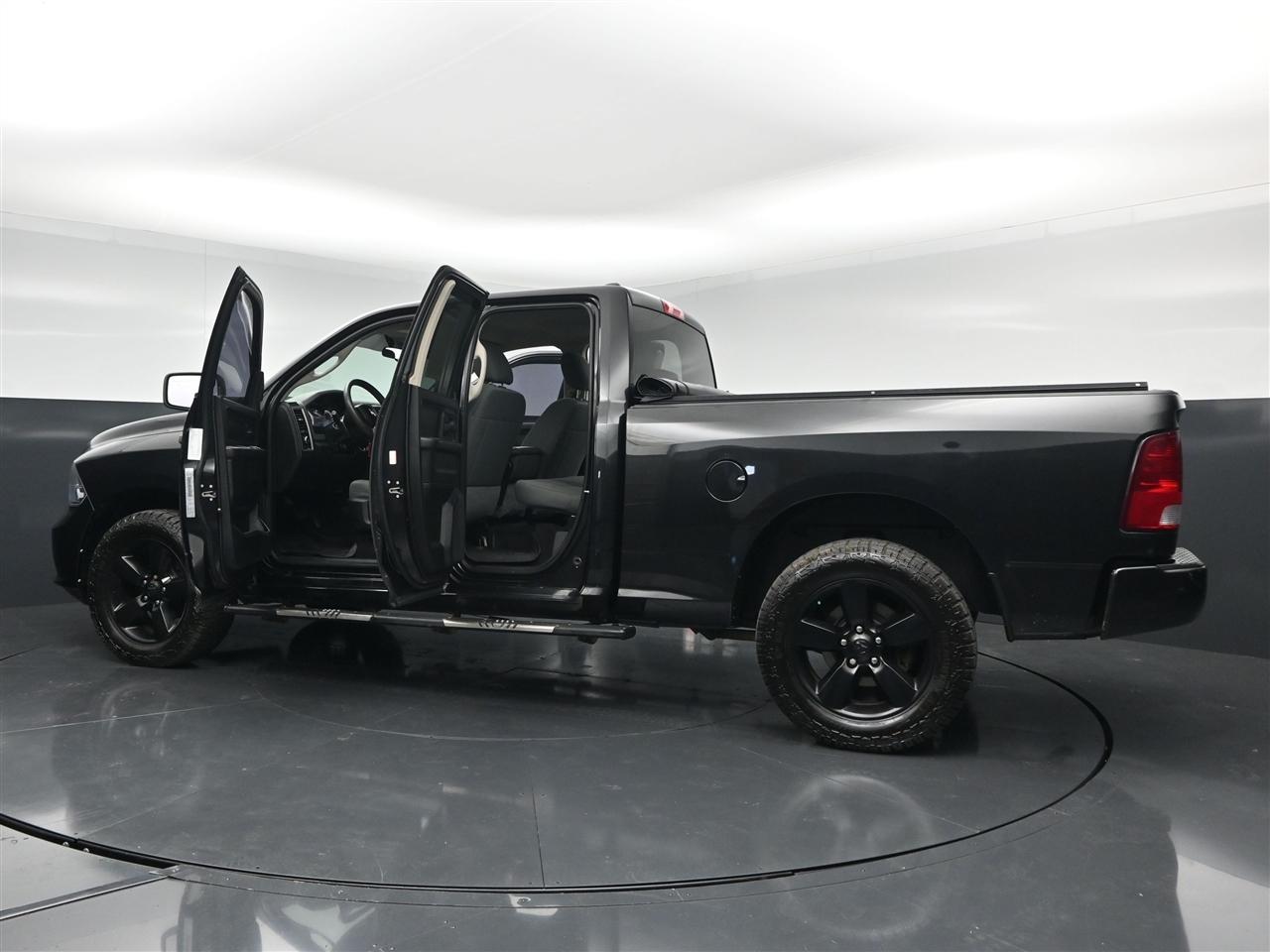 RAM 1500 Tradesman Quad Cab 4WD 2018