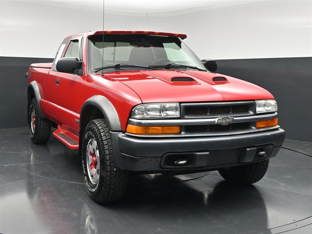 2002 Chevrolet S10 Pickup LS Ext. Cab 4WD
