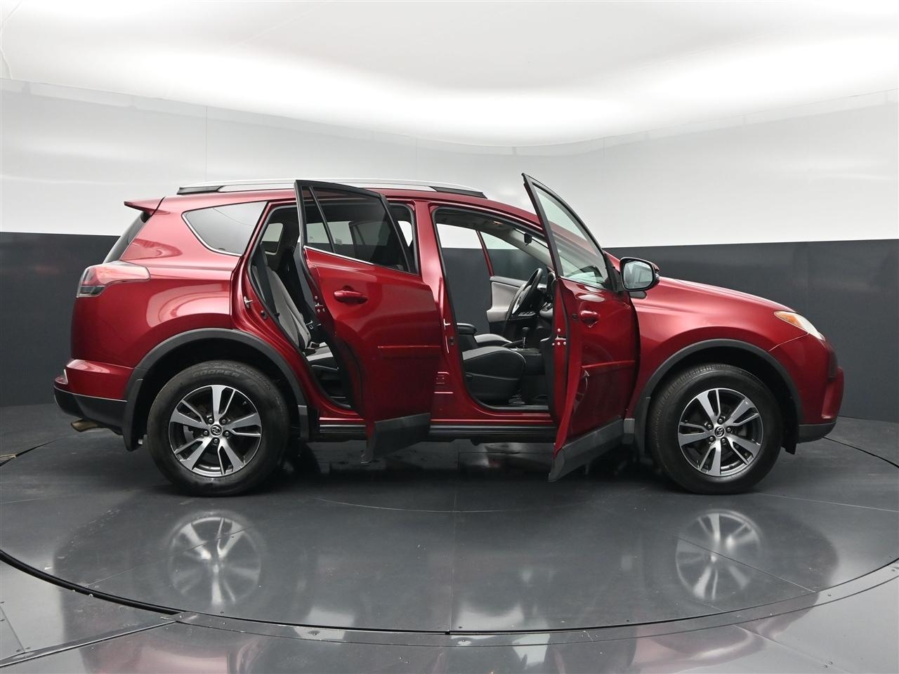 Toyota RAV4 XLE AWD 2018