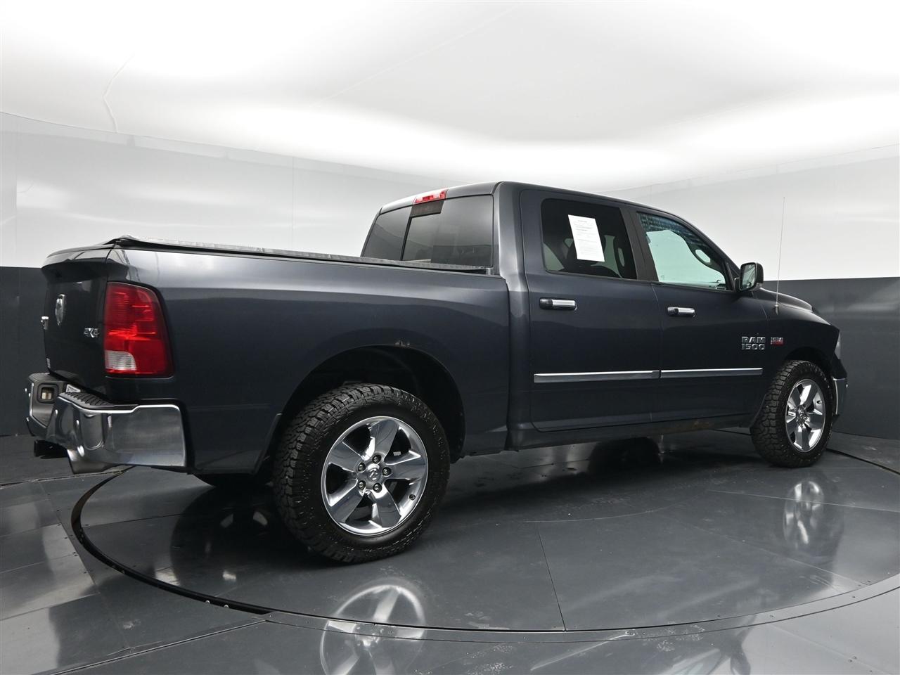 RAM 1500 SLT Crew Cab SWB 4WD 2017